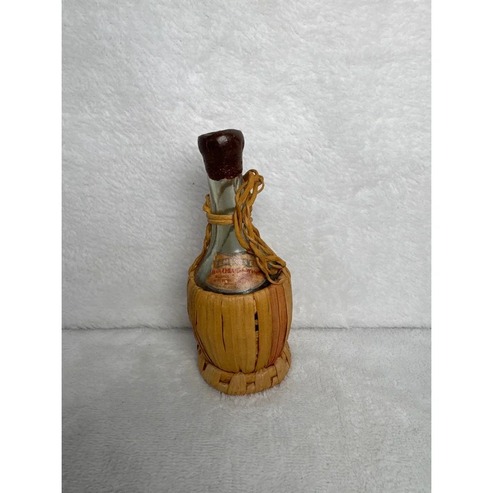 Vintage 1971 Italian Chianti Wine Bottle Straw Basket Unisex OS Tan Good